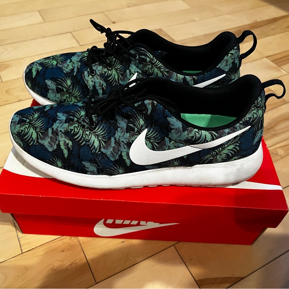 Nike Roshe floral
